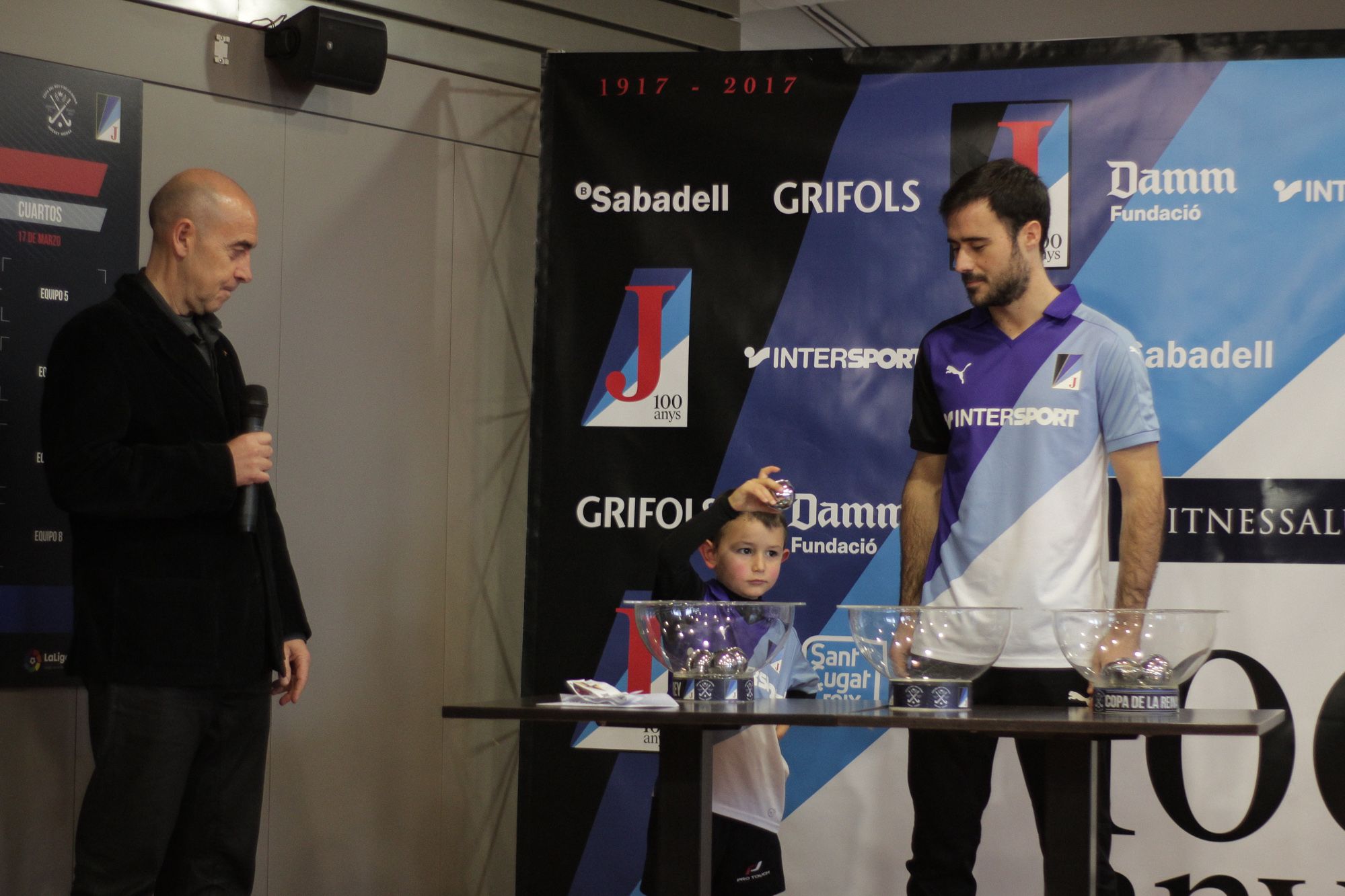José Antonio Gil, Èric Julià i Cesc Mata, en el sorteig de la Copa de la Reina. FOTO: Ale Gómez