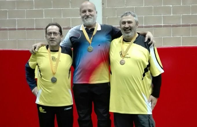 Adolf Priante, al mig de la imatge, ha estat campió de Catalunya. FOTO: Club Arquers Sant Cugat