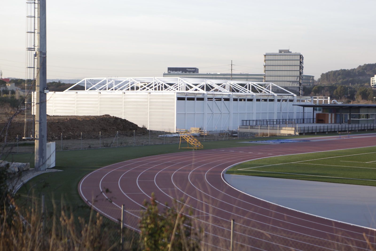 Imatge del nou pavelló que s'està fent a La Guinardera, captada l'1 de febrer. FOTO: Artur Ribera 