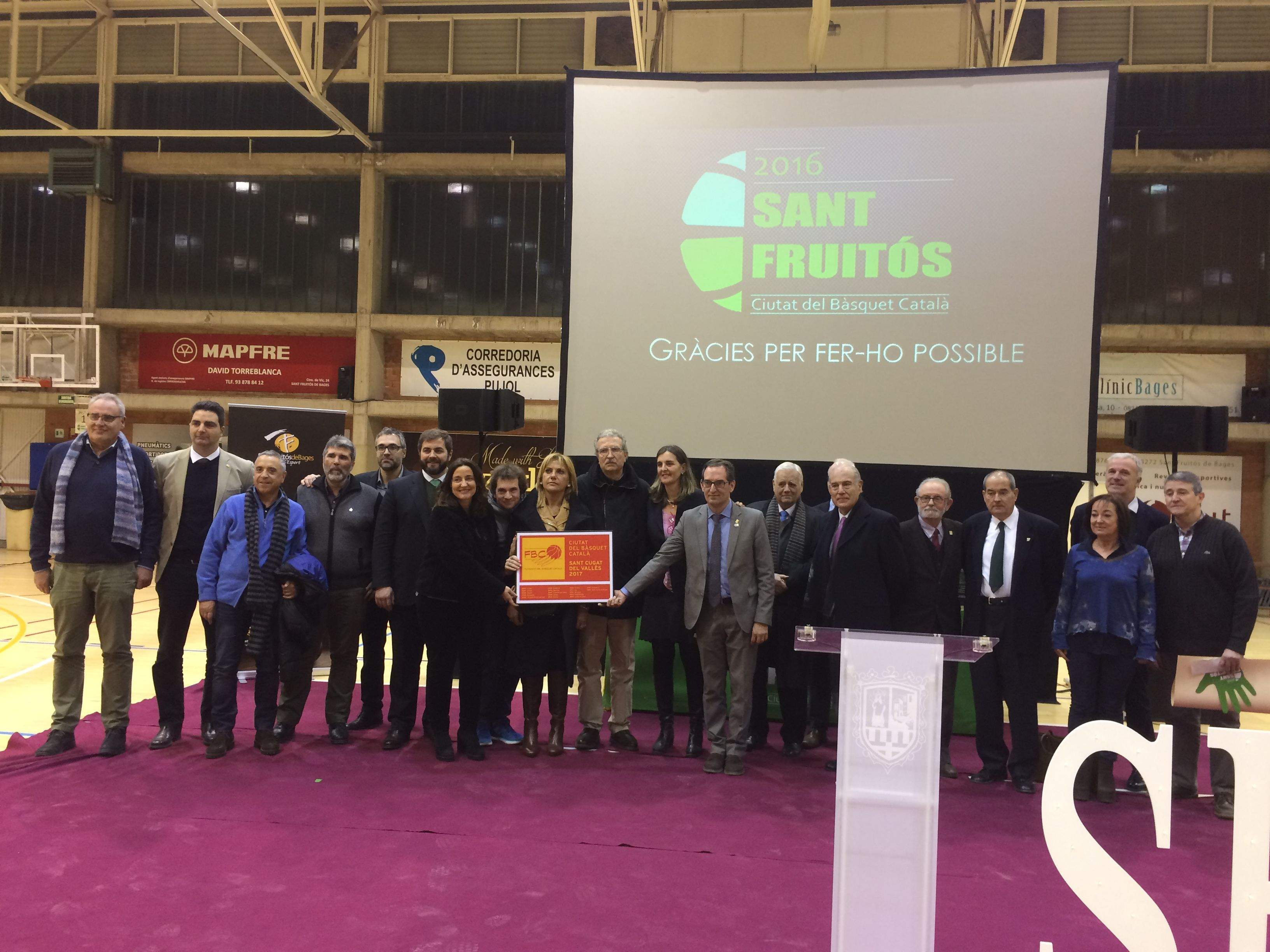 El 14 de gener, l'Ajuntament de Sant Fruitós de Bages va fer el traspàs a Sant Cugat de la Ciutat del Bàsquet Català. FOTO: À. L. P.