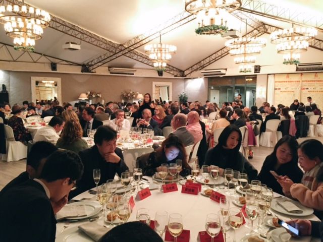 Líders xinesos i representants catalans del sector econòmic i empresarial a Sant Cugat. FOTO: L. Grau