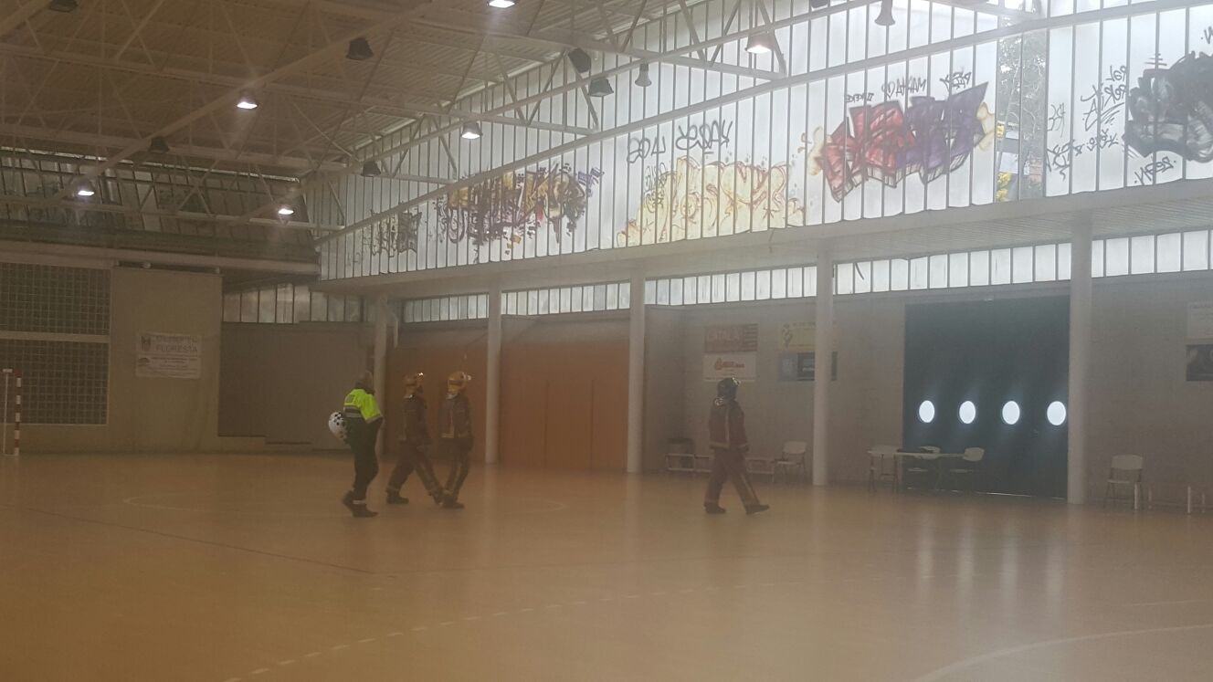 Bombers i Policia Local han revisat la instal·lació. FOTO: Escalfem Can Llobet