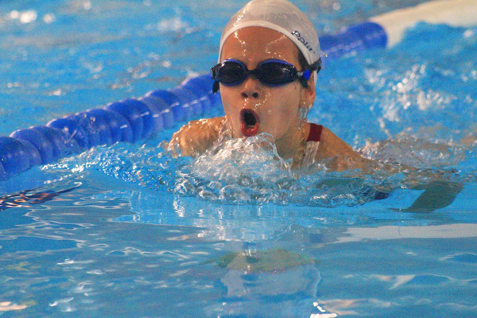 Una de les participants del 18è Campionat Local de Natació Escolar. FOTO: Lali Álvarez