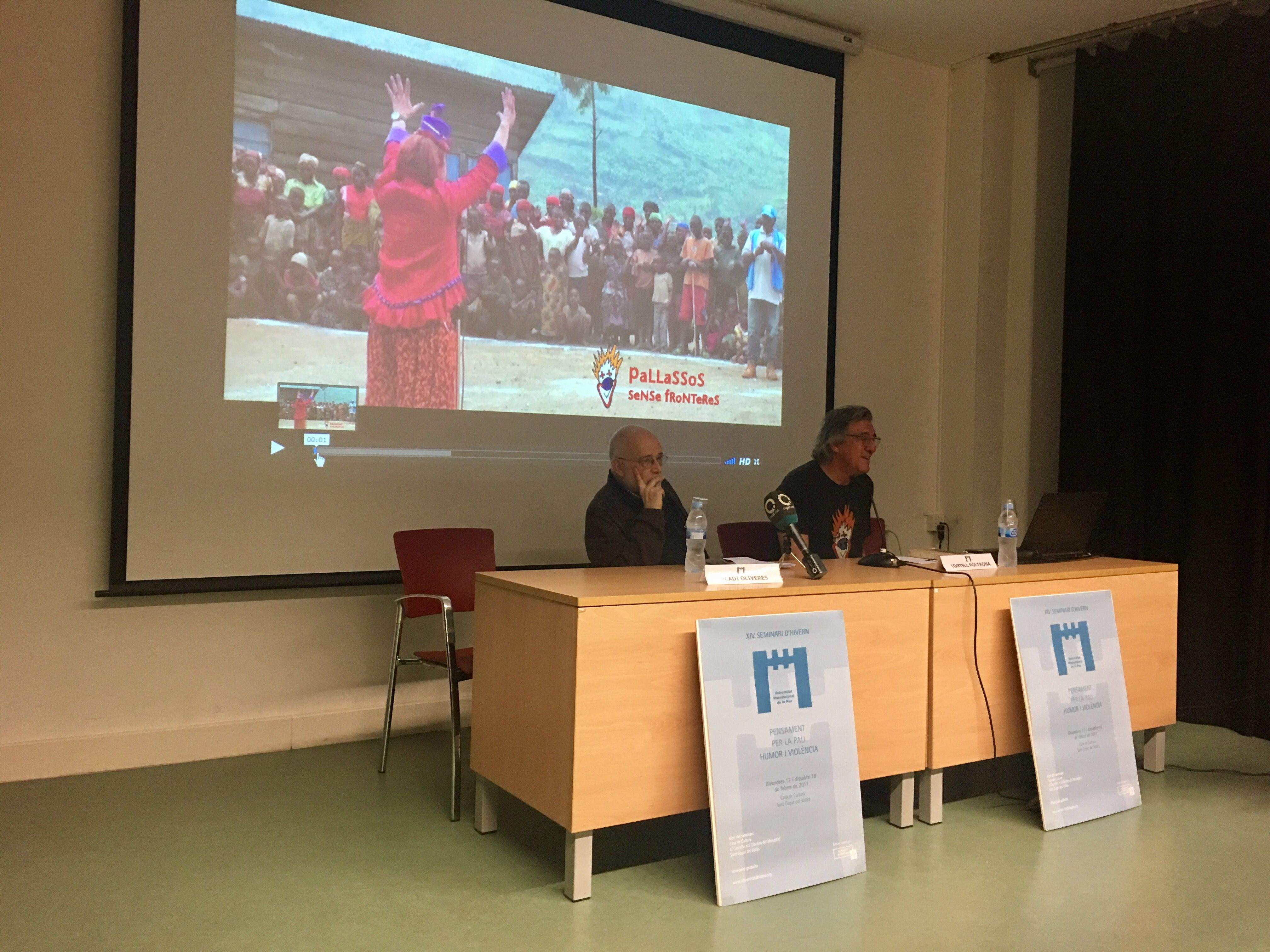 Arcadi Oliveres, president d'Unipau i Tortell Poltrona, president de l'ONG Pallassos sense Fronteres FOTO: Lala Aguilera