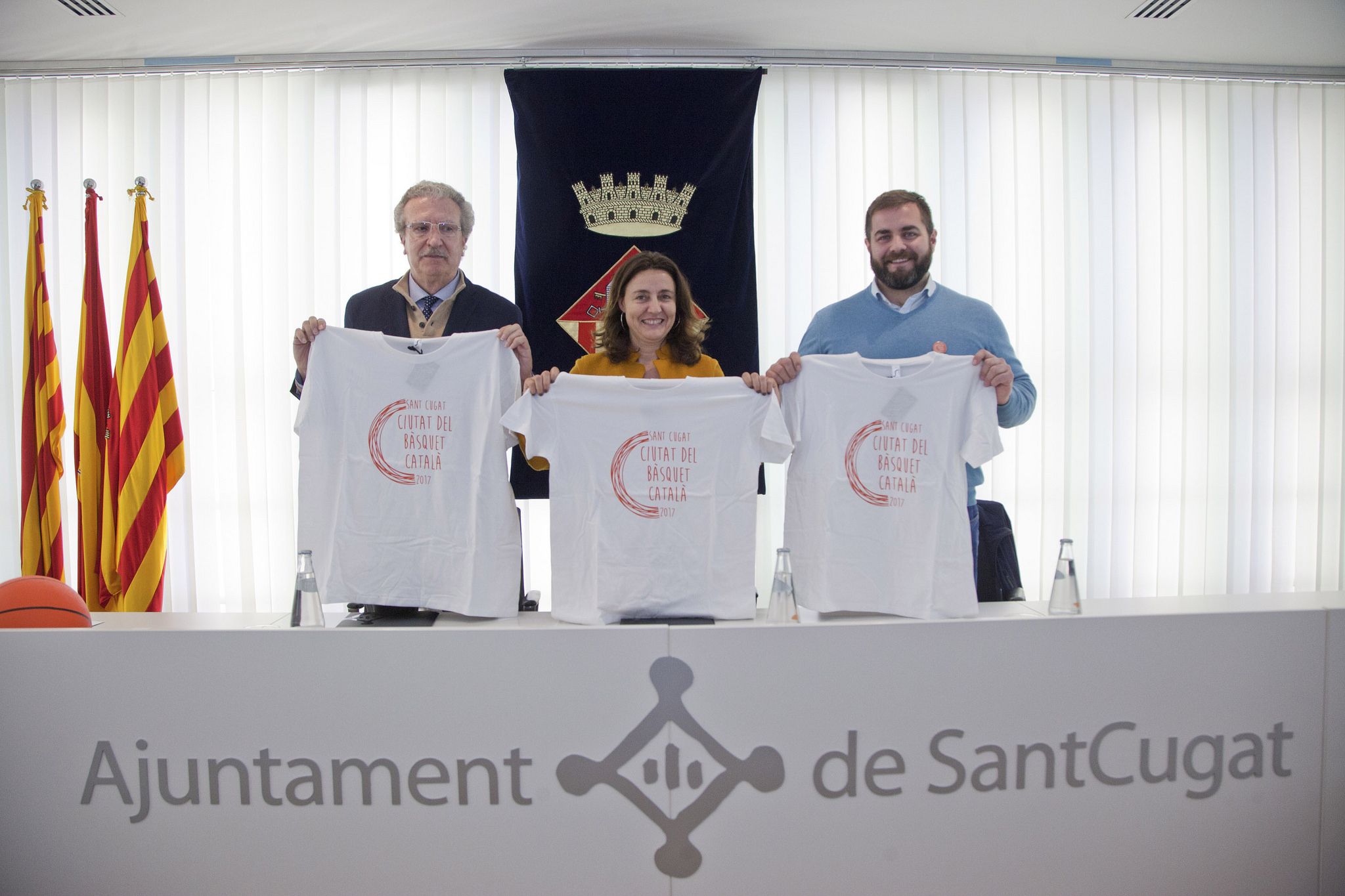 Joan fa, Mercè Conesa i Eloi Rovira, amb la samarreta de Sant Cugat, Ciutat del Bàsquet Català 2017. FOTO: Localpres