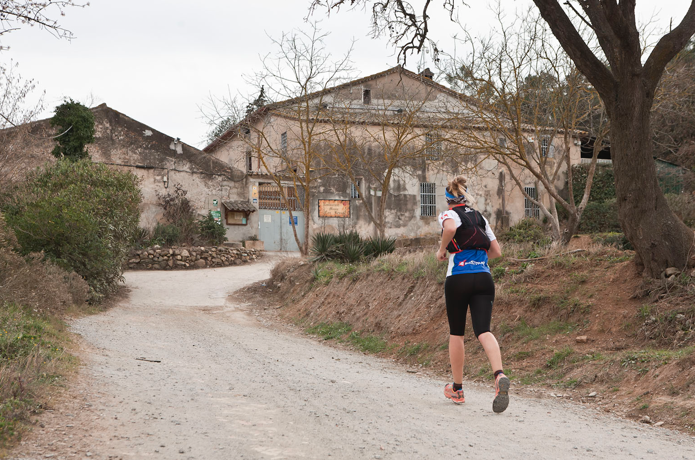 Camí de Can Borrell, abans de la masia FOTO: Artur Ribera