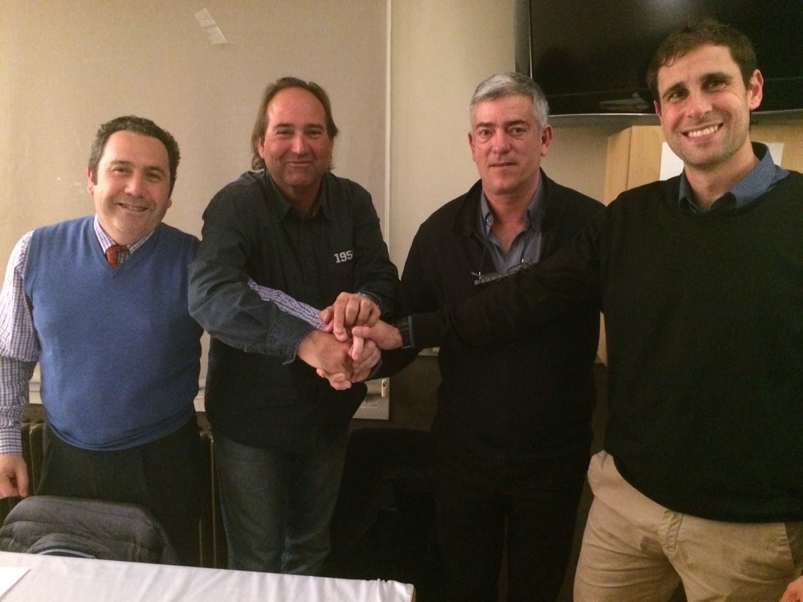 Jordi Vilela, Jaume Carreras, Toni Lloret i Francesc Costa, en la presentació del nou responsable de pàdel del club. FOTO: À. L. P.