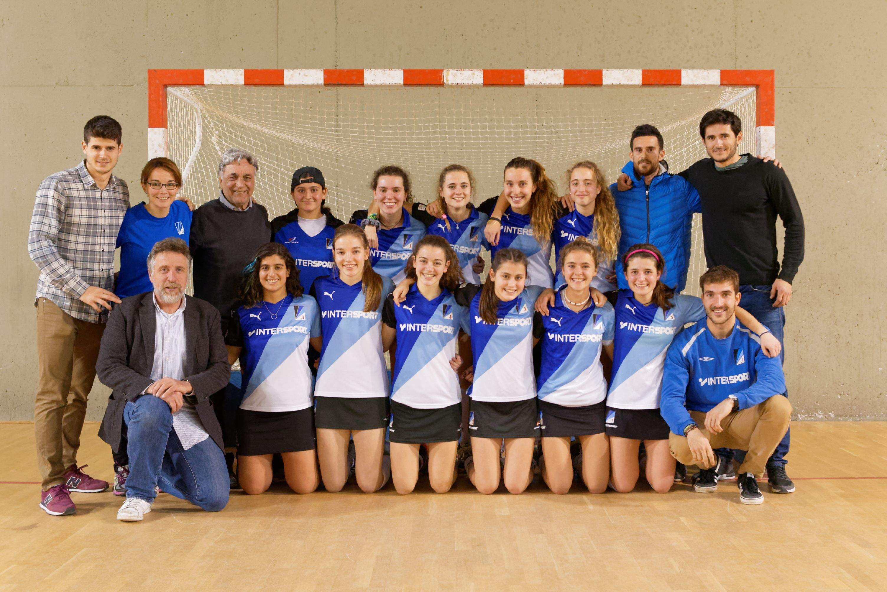 L'equip juvenil femení del Junior FC ha estat segon en el Campionat d'Espanya d'hoquei sala. FOTO: Arnau Martínez