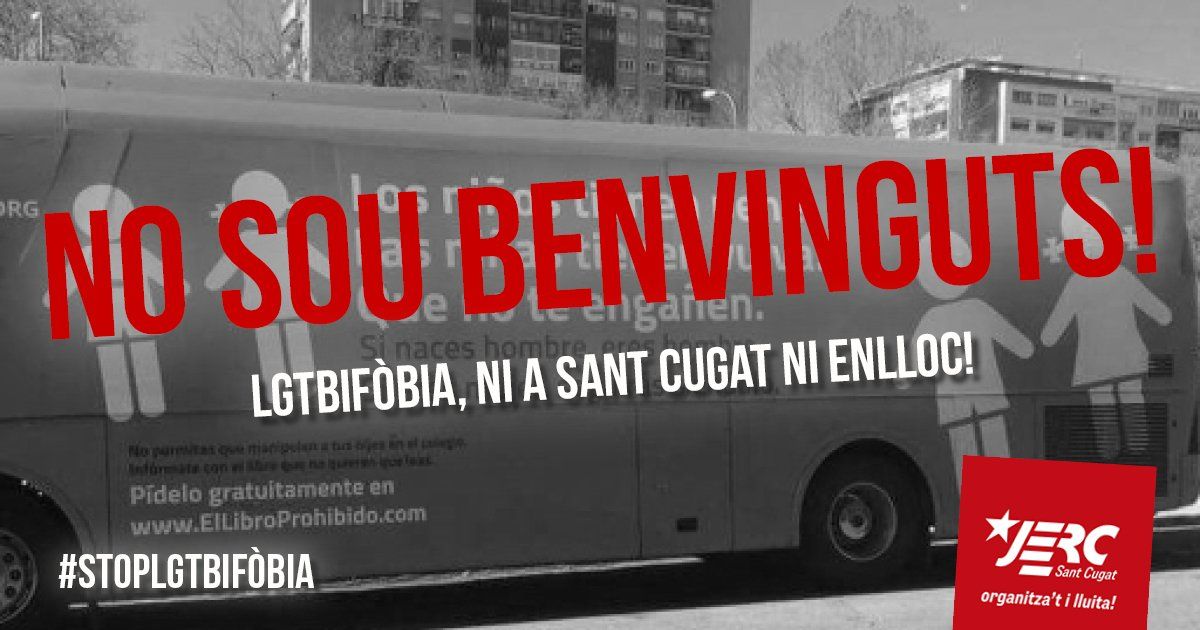 Missatges contra la presència del polèmic bus a Sant Cugat FOTO: Jerc Sant Cugat