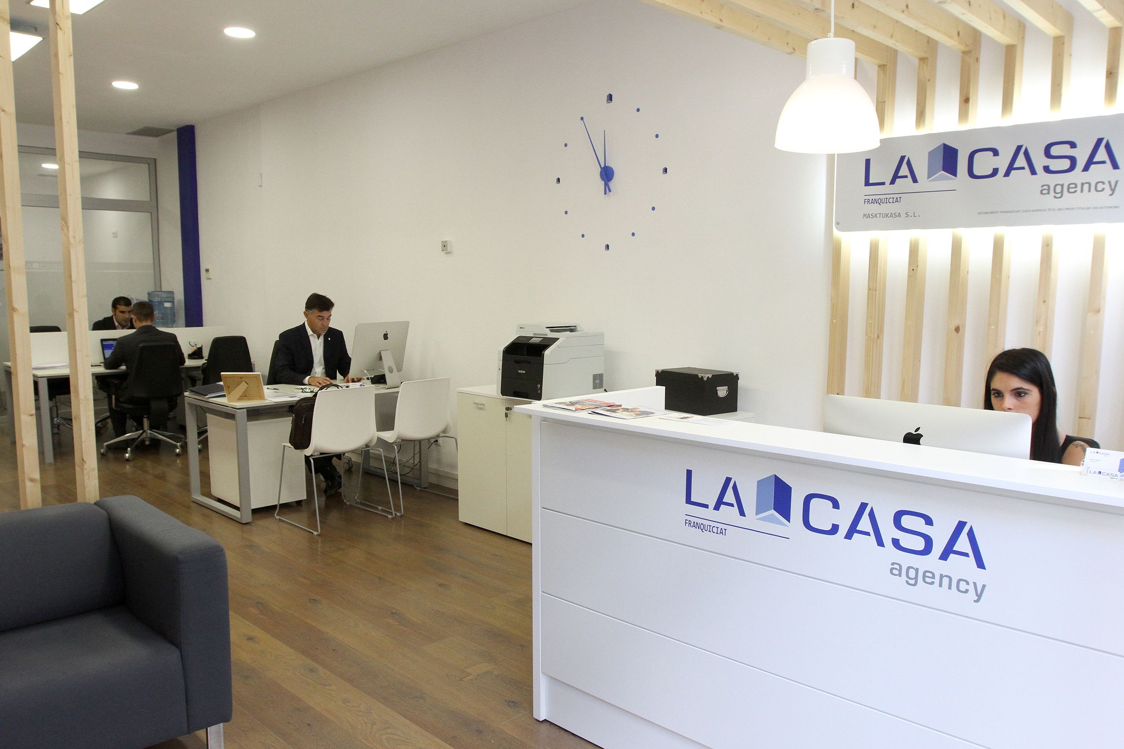 Interior de la immobilària LA Casa Agency FOTO: Cedida