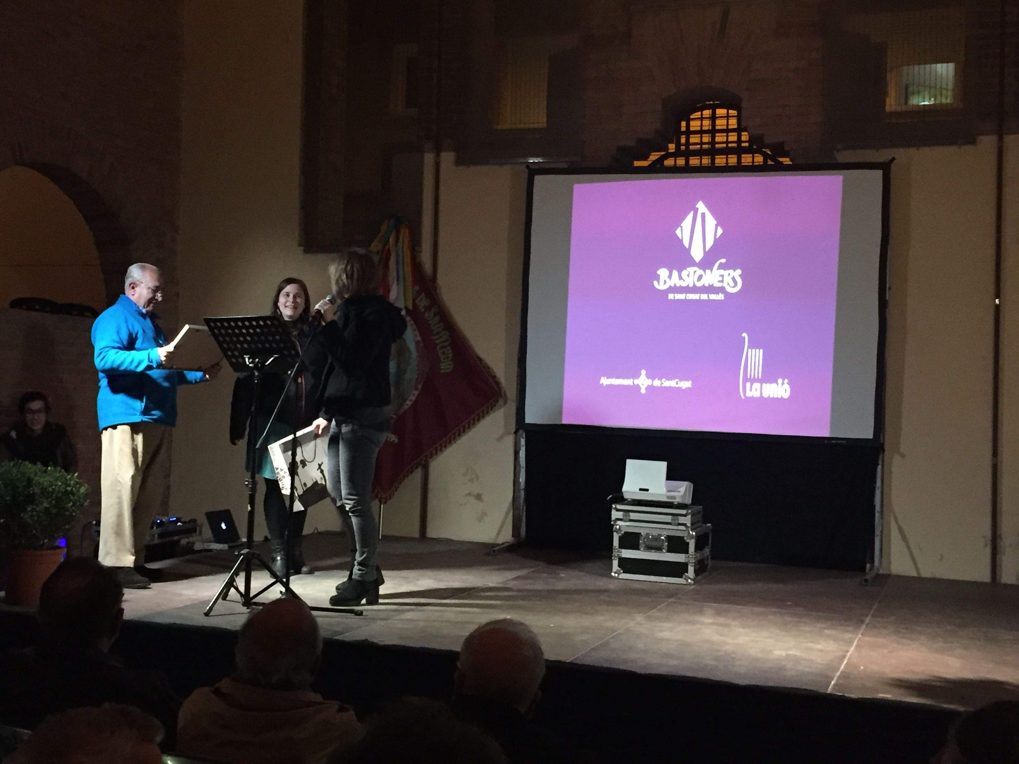 Homenatge a la Penya Regalèssia per part dels Bastoners  FOTO: C.Caballé