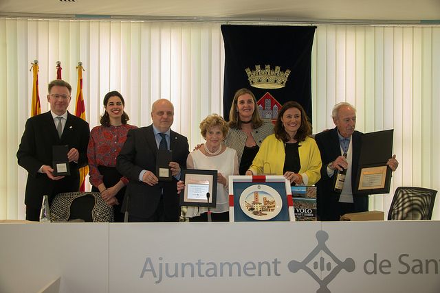 L'alcaldessa Mercè Conesa i l'alcalde d'Alba Maurizio Marello, juntament amb els membres del comissionat d'agermanament FOTO: Localpres