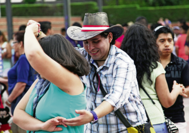 Imatge d'una de les Jornades Multiculturals celebrada a Sant Cugat FOTO: Lali Puig 
