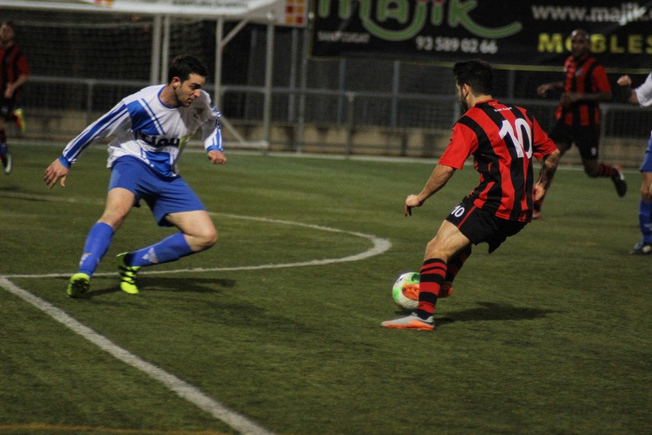 Cane, en una acció del Sant Cugat Esport FC-UE Avià. FOTO: Ale Gómez