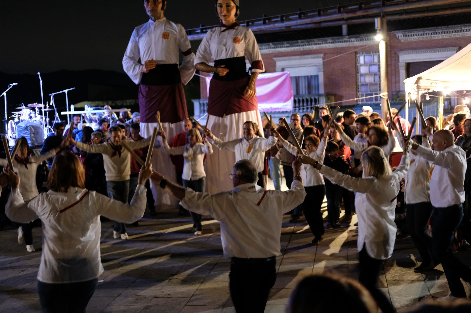 La plaça del Rei s'ha omplert de cops de bastó FOTO: Ale Gómez