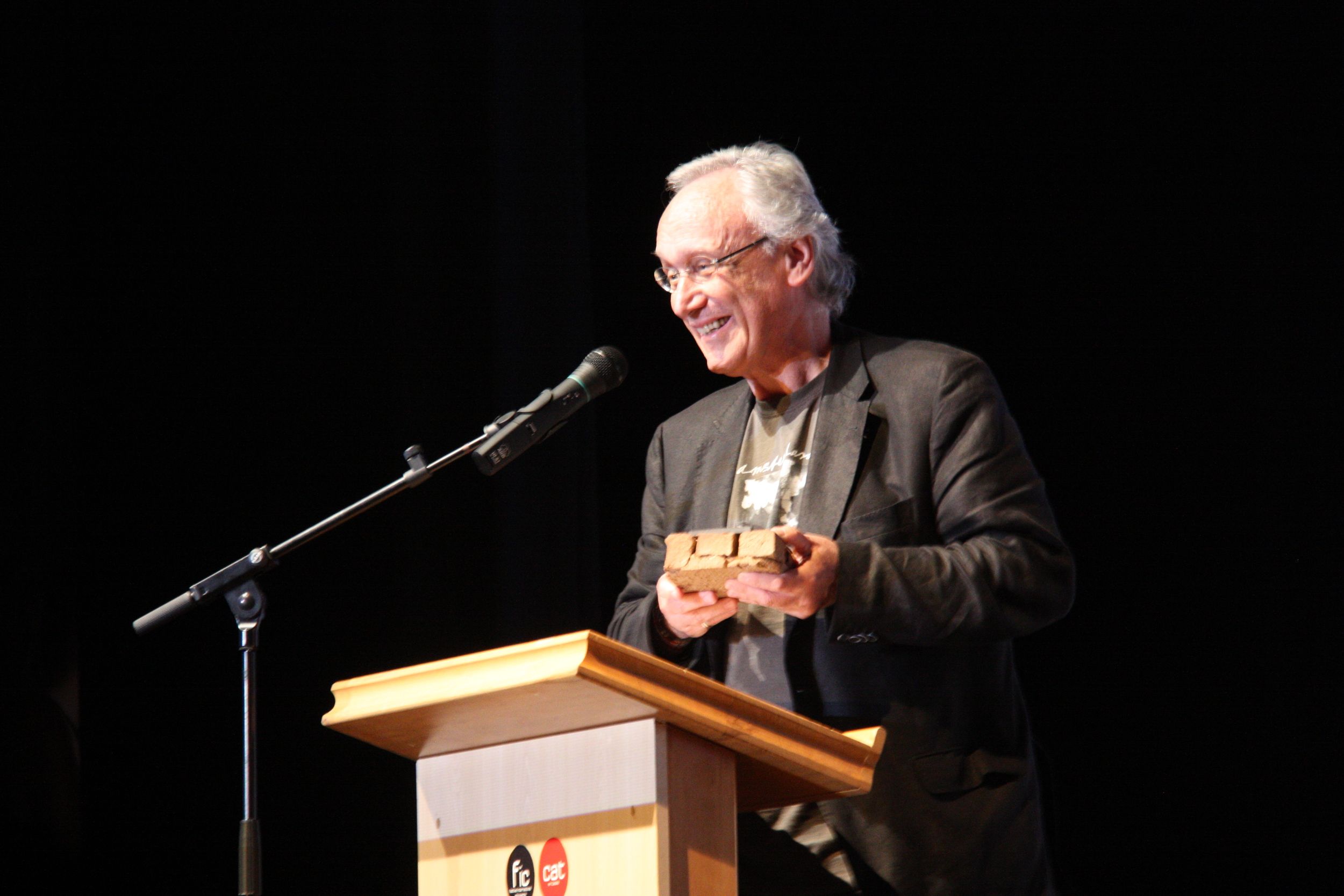 Jordi Cadena, director de 'La por', en el moment de recollir el premi pel millor llargmetratge FOTO: Laia Poblado (ACN) 