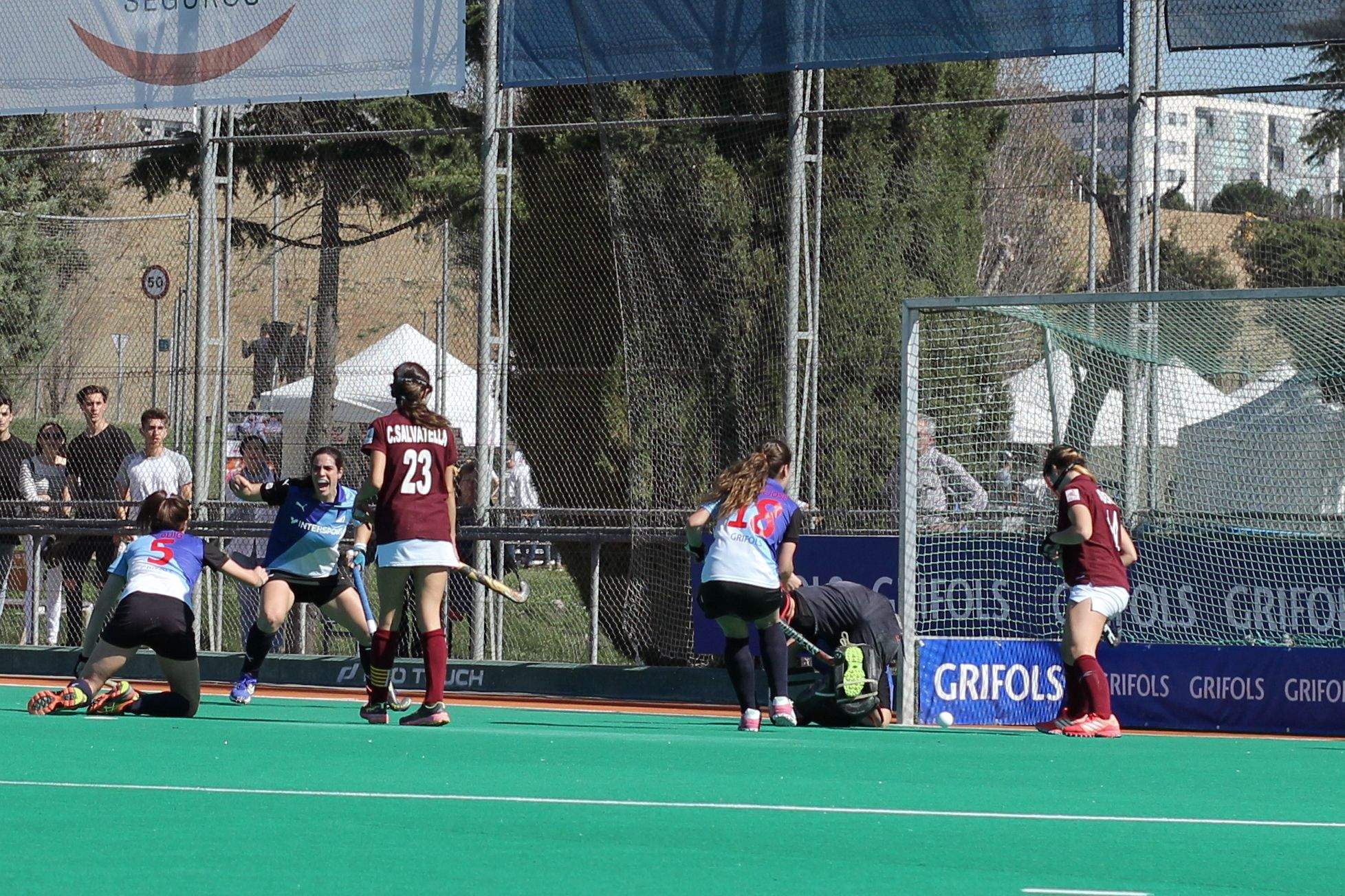 El primer gol del Junior FC  l'ha fet Mariona Serrahima després d'un penal córner. FOTO: Ale Gómez