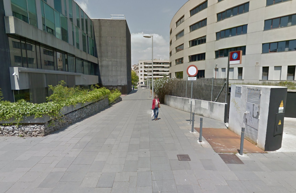 Aquesta via sense nom passarà a dir-se passatge de la Senyera FOTO: Google Maps