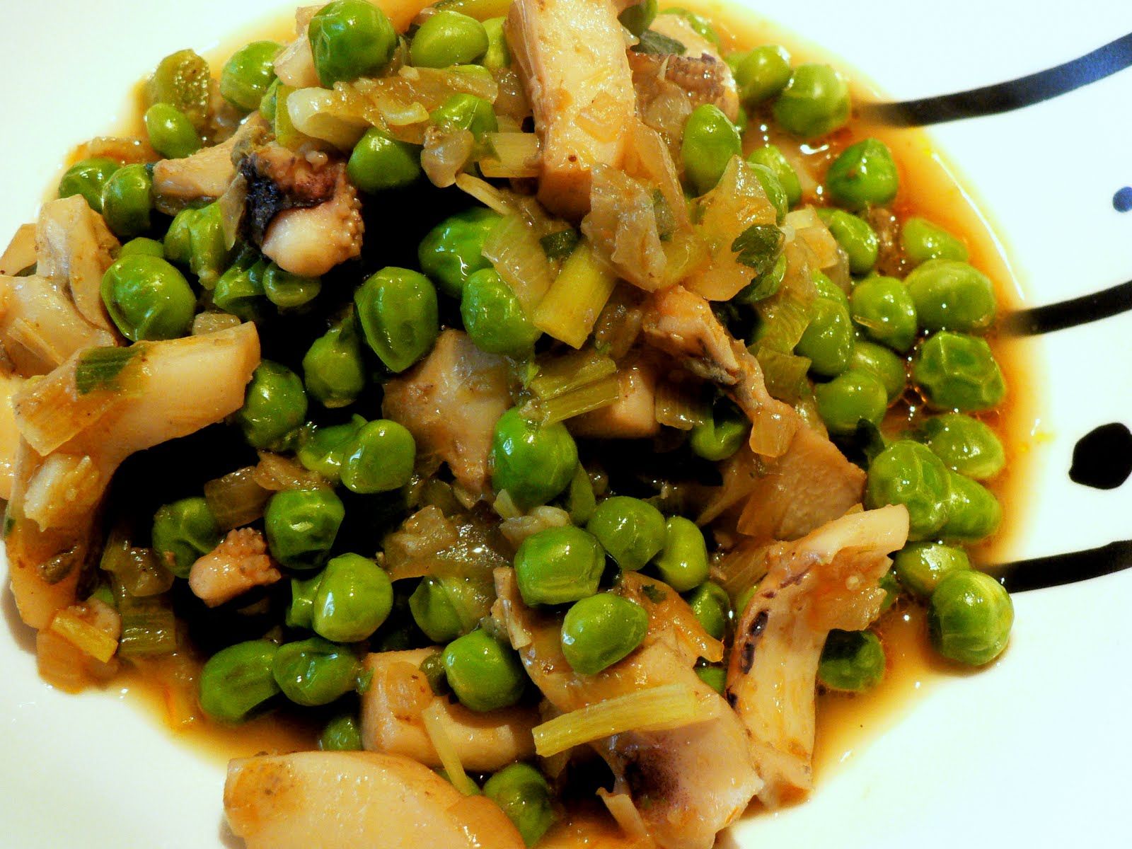 Un plat de sípia amb pèsols FOTO: Cedida