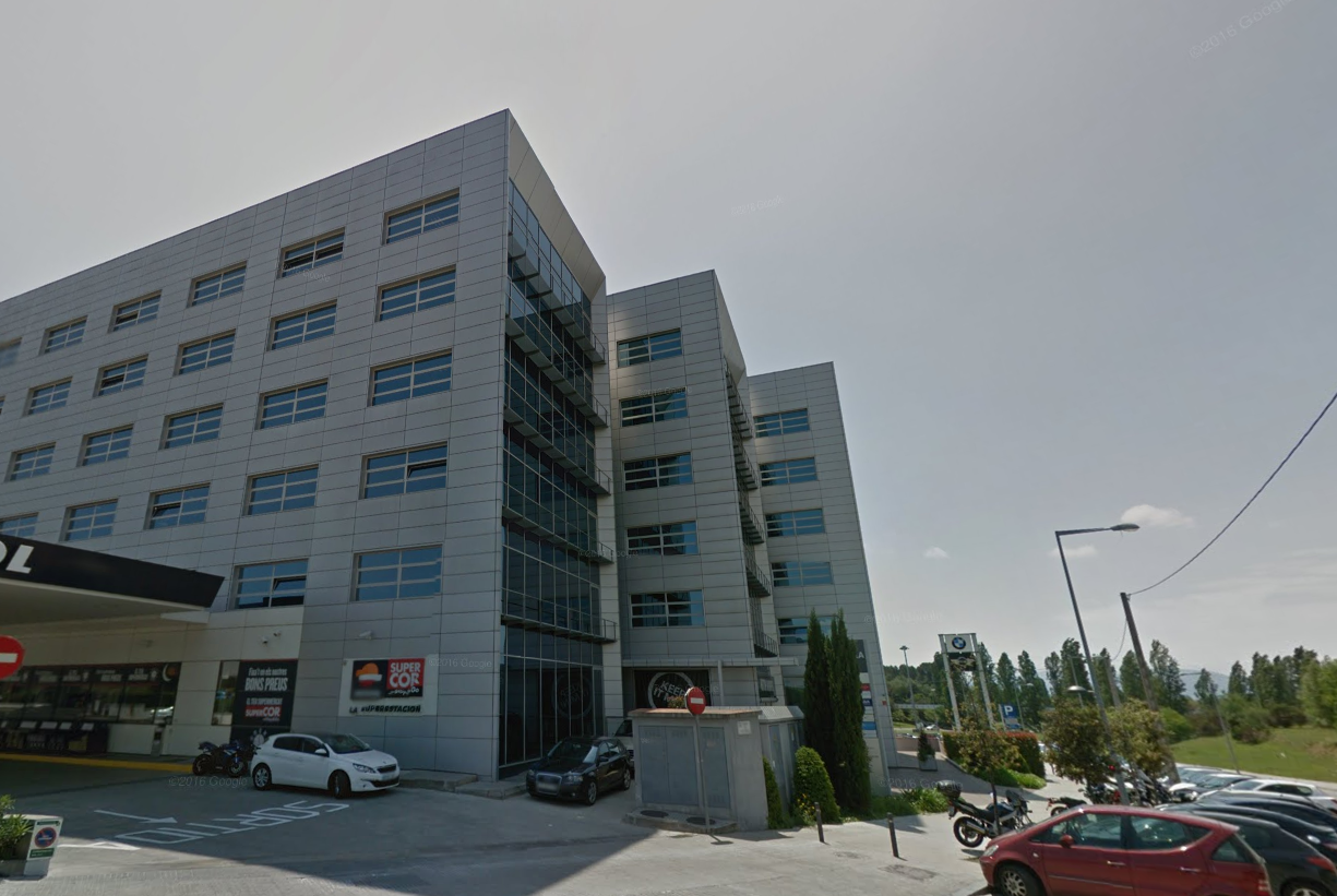 L'edifici Octavià es troba al costat de la benzinera Repsol, al costat de la rotonda de l'hipòdrom FOTO: Google Maps