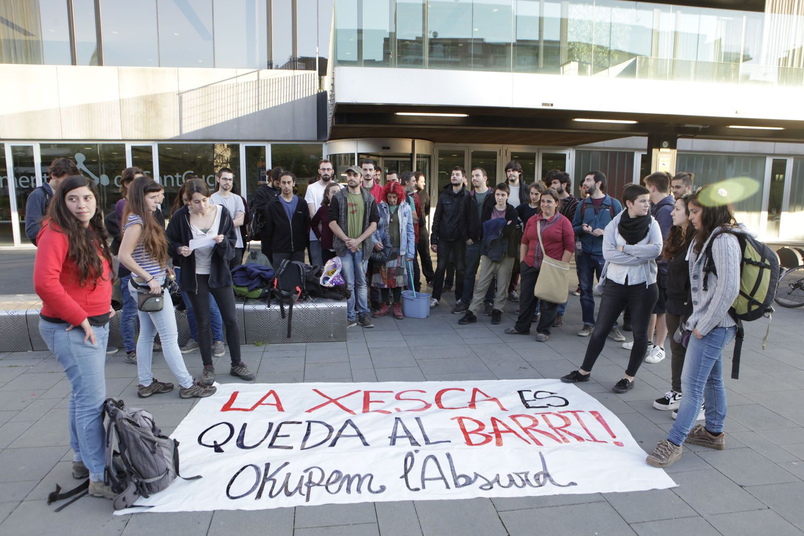 Mobilització de La Xesca a l'ajuntament de Sant Cugat FOTO: Artur Ribera