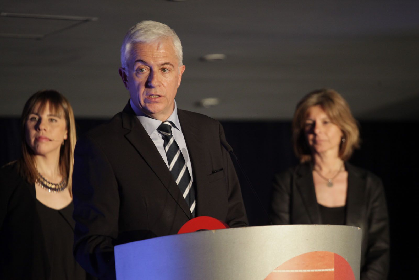 El Sant Cugat Esport FC ha rebut el Premi a tota una trajectòria. Llorenç Santasusagna ha recollit el guardó. FOTO: Artur Ribera 