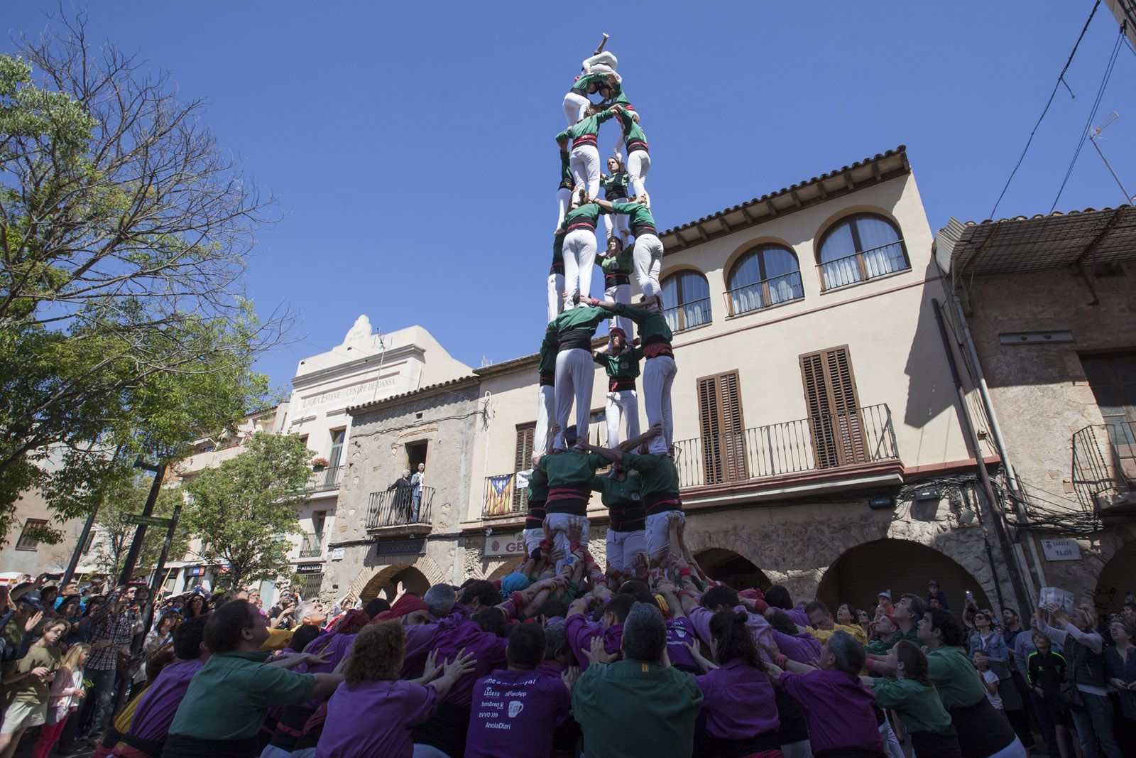   Diada de Primavera dels Castellers de Sant Cugat a la plaça de Sant Pere FOTO: Lali Puig