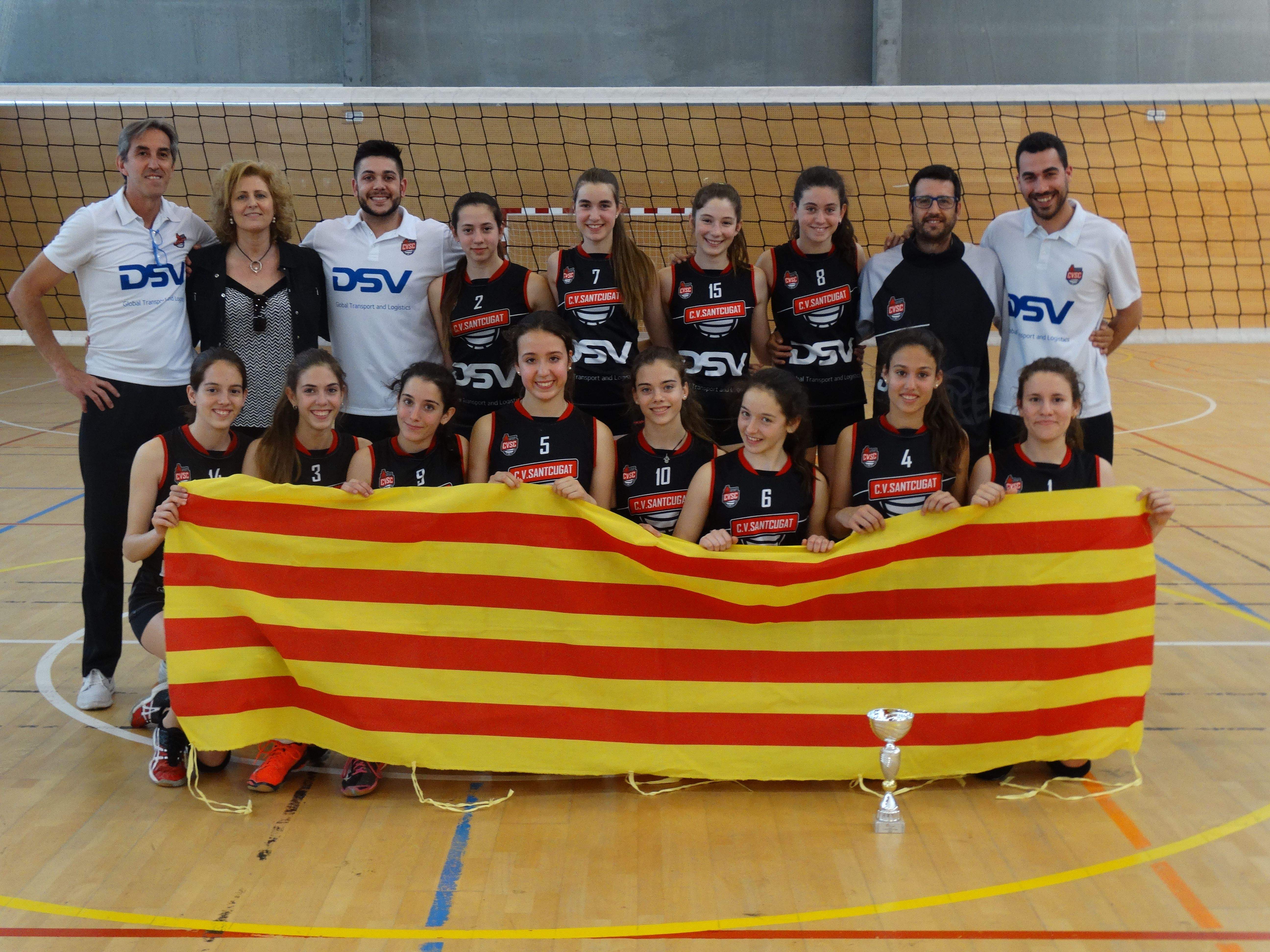 L'equip infantil femení del DSV Club Voleibol Sant Cugat, campiones de Catalunya. FOTO: Martín Fernández