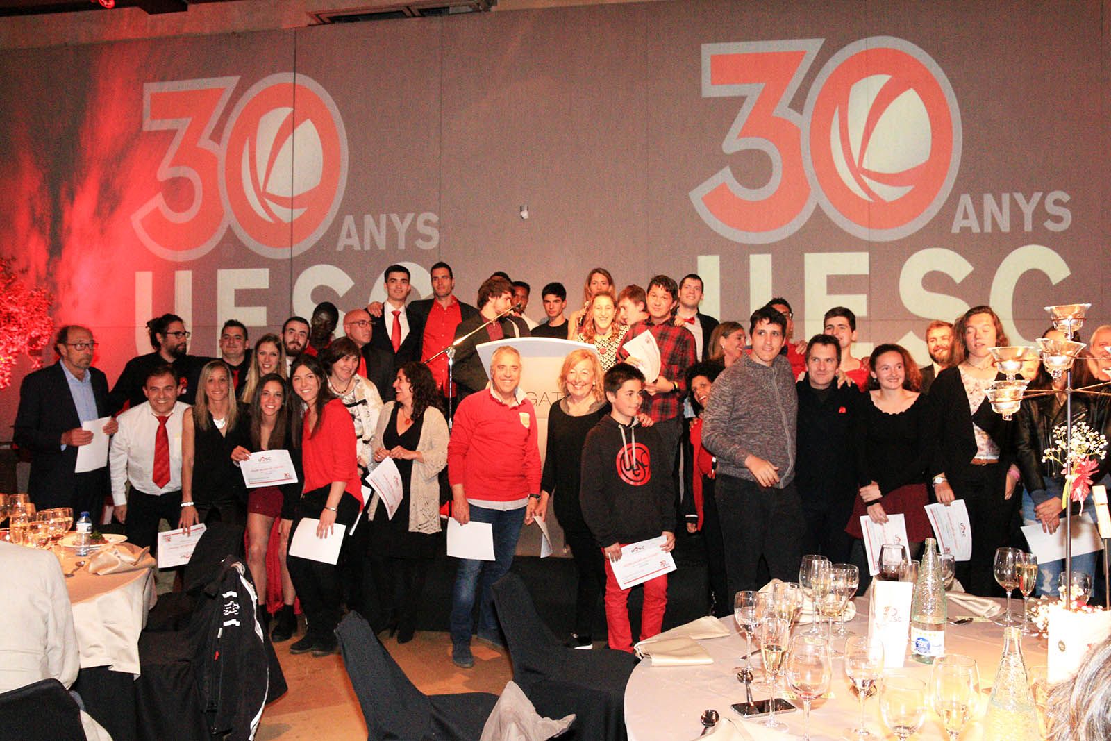 Jugadors, entrenadors i persones de la UESC reben el premi Valors en l'Esport. F: LALI ÁLVAREZ