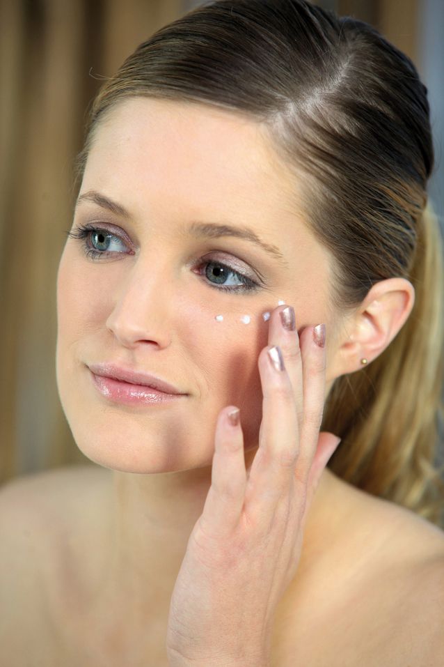 Per mantenir la pell jove cal evitar el tabac i el sol