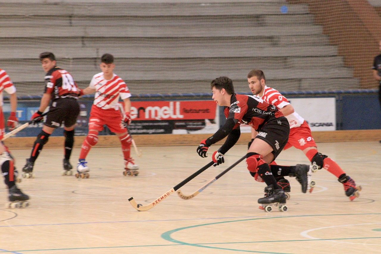 Cesc Maideu, en una acció del partit de dissabte entre el PHC Sant Cugat i el CP Vic. FOTO: Lali Álvarez