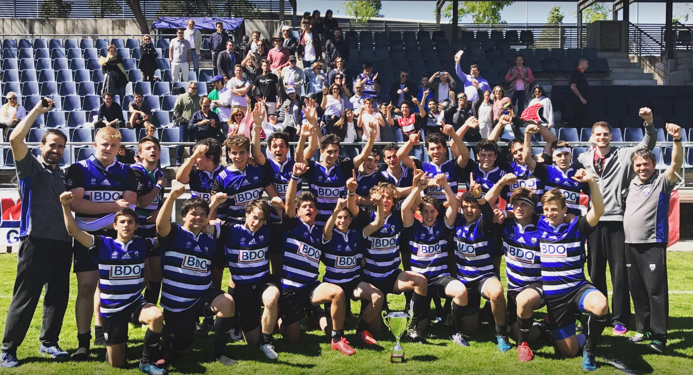 L'equip sub-16 celebrant el Campionat de Lliga. Foto: Club Rugby Sant Cugat