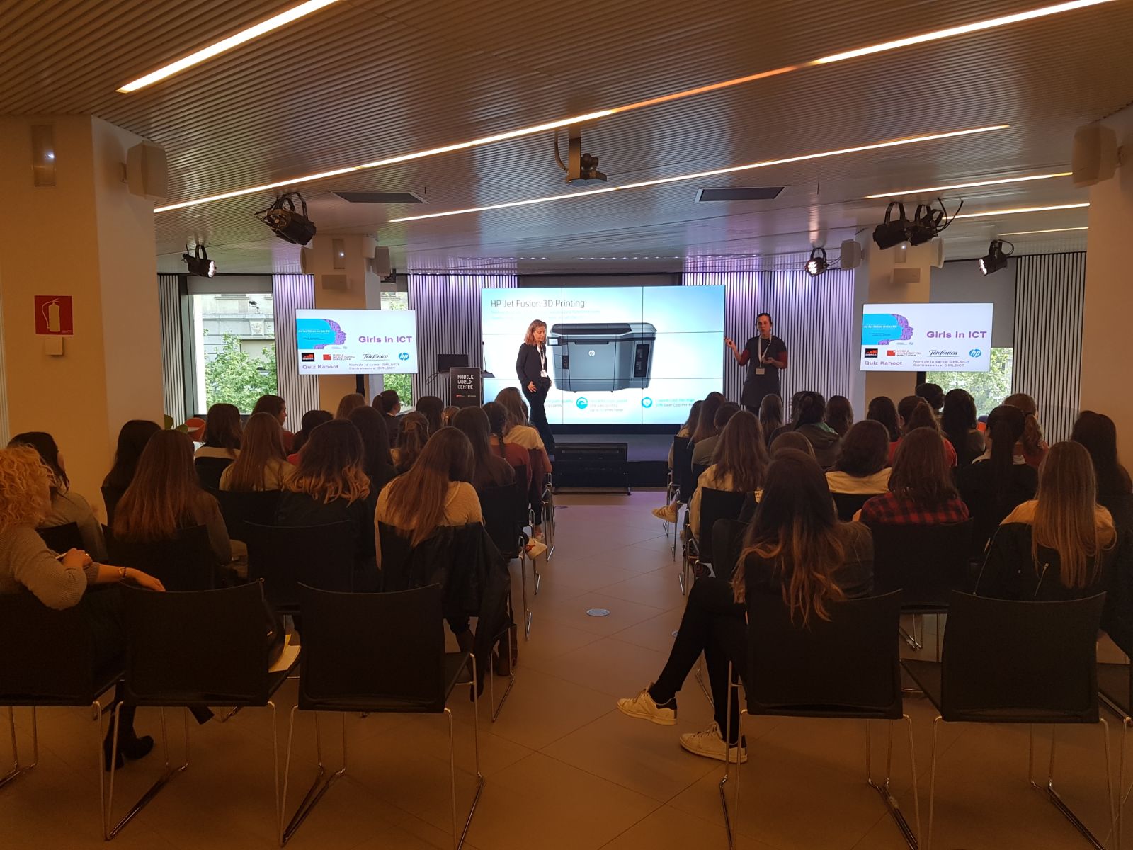 Un moment de la xerrada de les enginyeres d'HP FOTO: Cedida