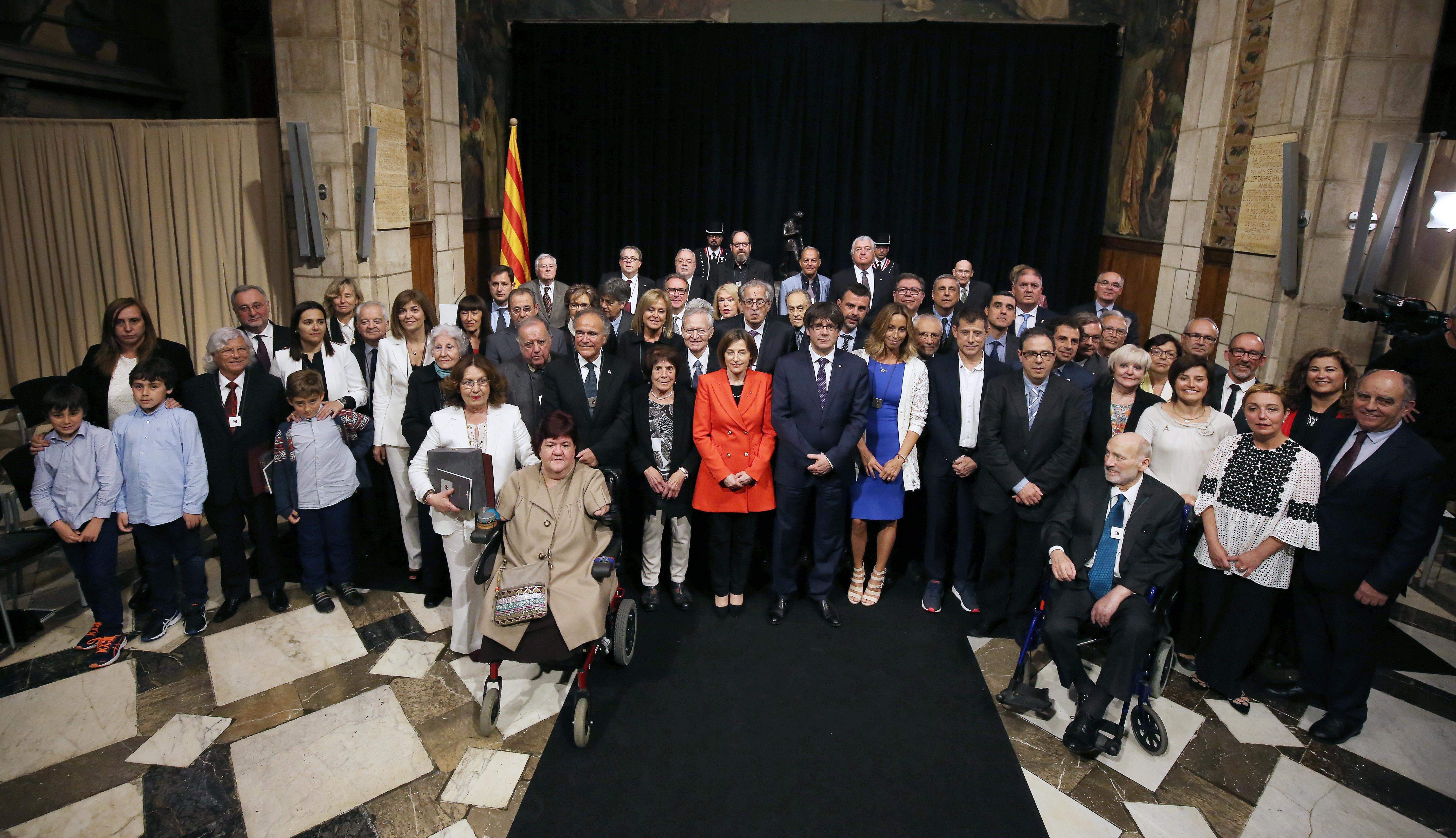 Foto de família amb els premiats FOTO: Rubén Moreno. Gabinet de premsa del president 