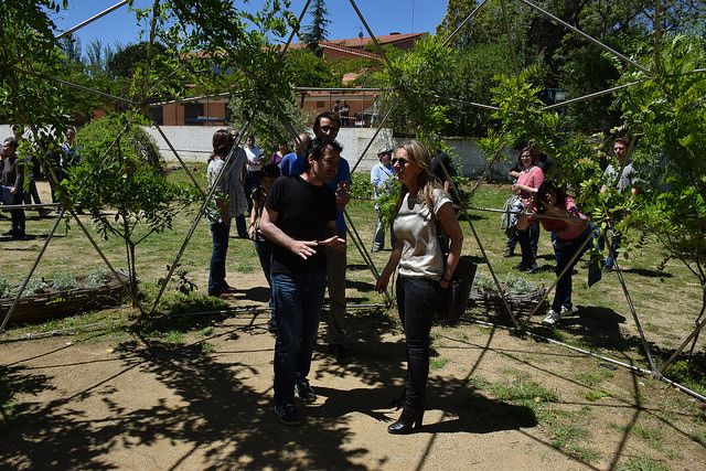 Moment de la inauguració amb la regidora Esther Salat FOTO: Localpres