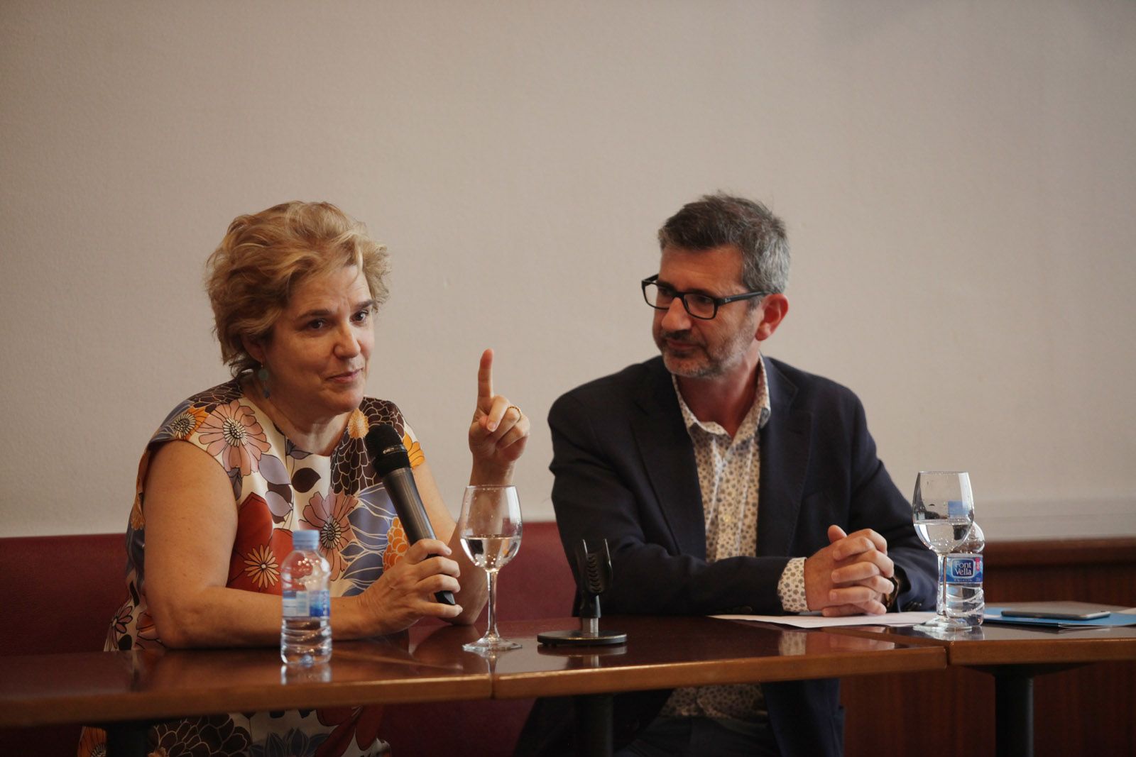 Rahola durant la presentació del llibre amb Josep Maria Vallès FOTO: Lali Puig 