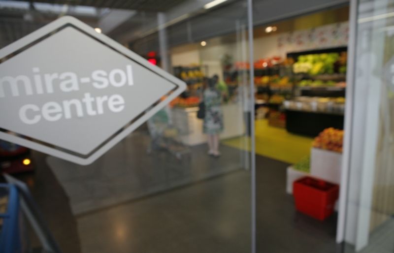 El local comercial disponible està a la planta baixa de Mira-sol Centre 