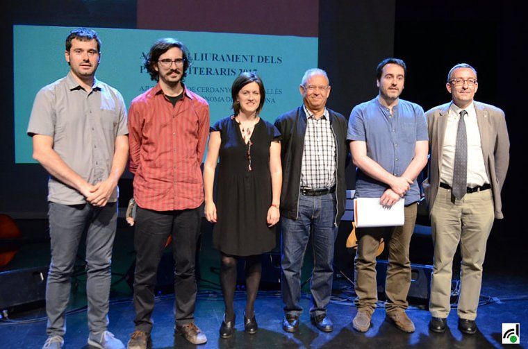 Hi assistiren l'alcalde, Carles Escolà, el vicerector de Relacions Institucionals i de Cultura de la UAB, Carlos Sánchez, i la regidora de Cultura, Elvi Vila. FOTO: Cerdanyola.cat