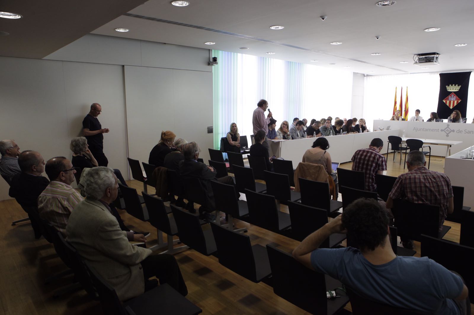 El torn de participació ciutadana del ple ha comptat amb tres intervencions. FOTO: Artur Ribera