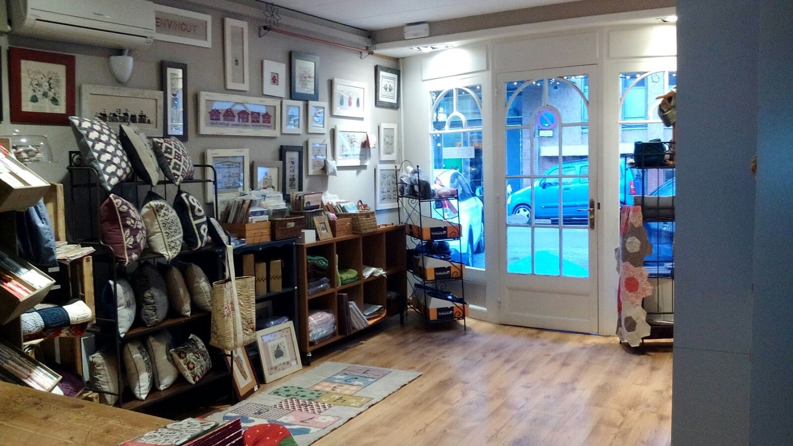 Interior de la botiga de Punt de Creu FOTO: Cedida