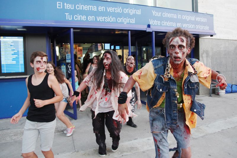 Imatge de la cercavila zombie del primer festival Sant Cugat Fantàstic FOTO: Lali Puig 