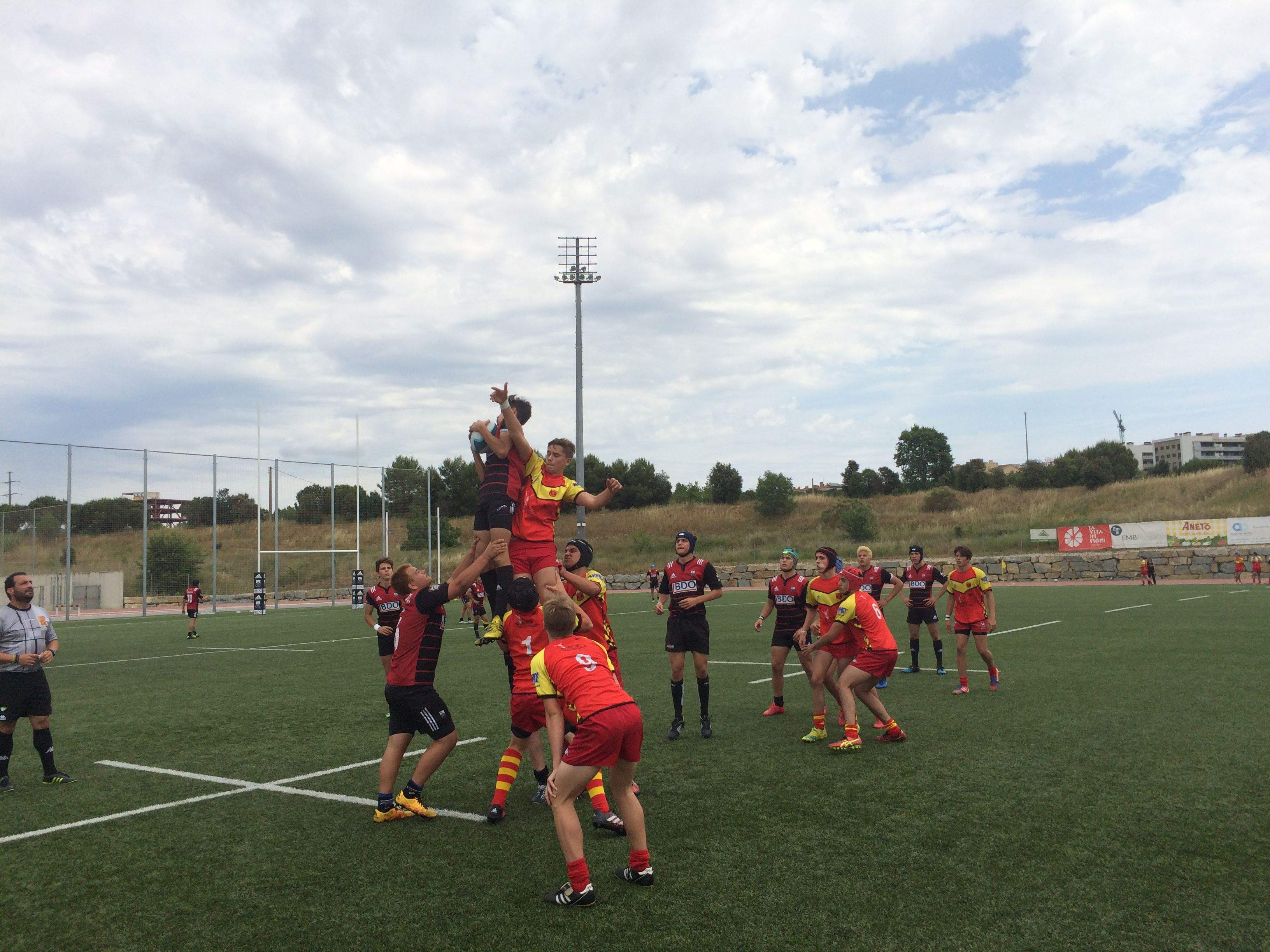 En l'últim i decisiu partit del campionat, el sub-16 A del Club de Rugby Sant Cugat s'ha imposat (5-3) a l'RC Mauguo-Carnon francès. FOTO: Àlex López Puig