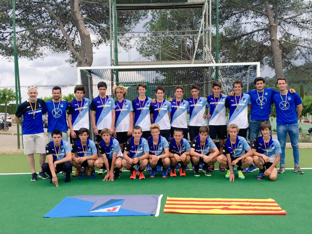 L'equip cadet masculí del Junior FC, segon en el Campionat d'Espanya de Clubs d'hoquei sobre herba. FOTO: @joanabarbany