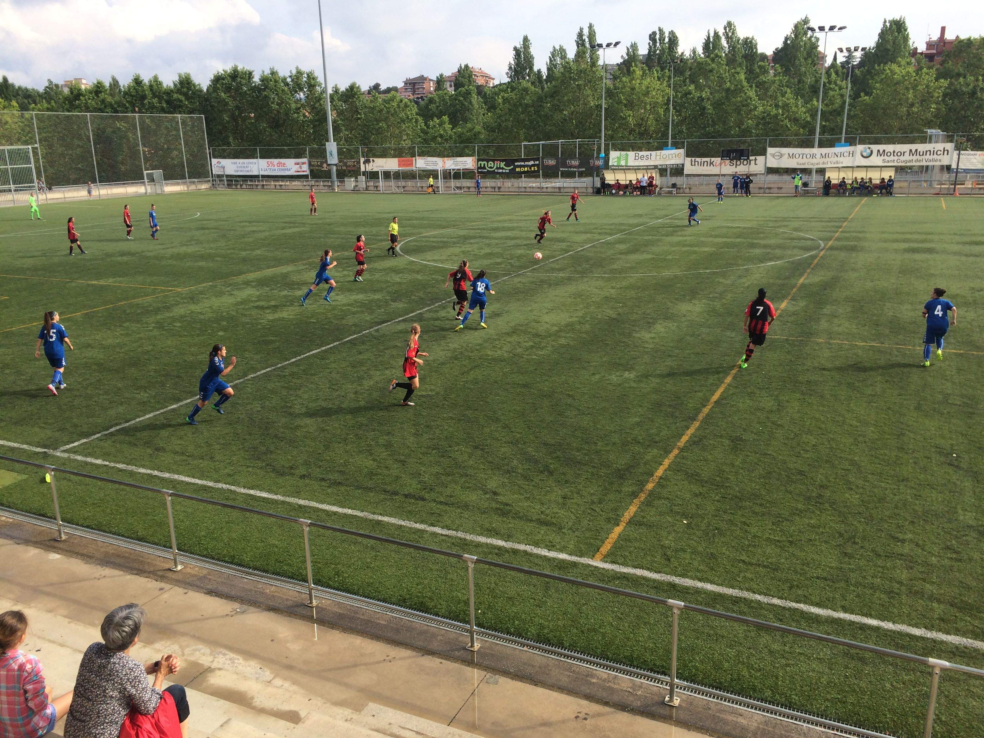 El Sant Cugat Esport FC ha perdut (0-2) amb el CE Seagull, a la ZEM Jaume Tubau. FOTO: Àlex López Puig