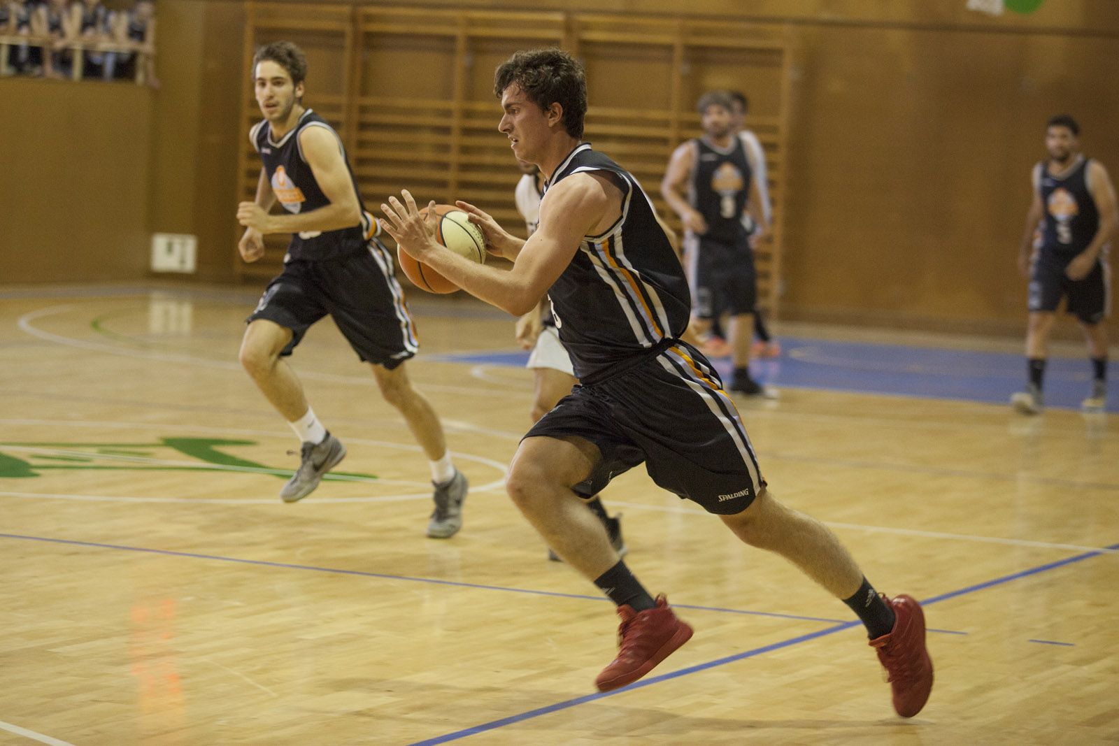 Imatge del Qbasket-CB Garrotxa Santjoenc del segon partit del play-off de permanència a Primera Catalana. FOTO: Lali Puig