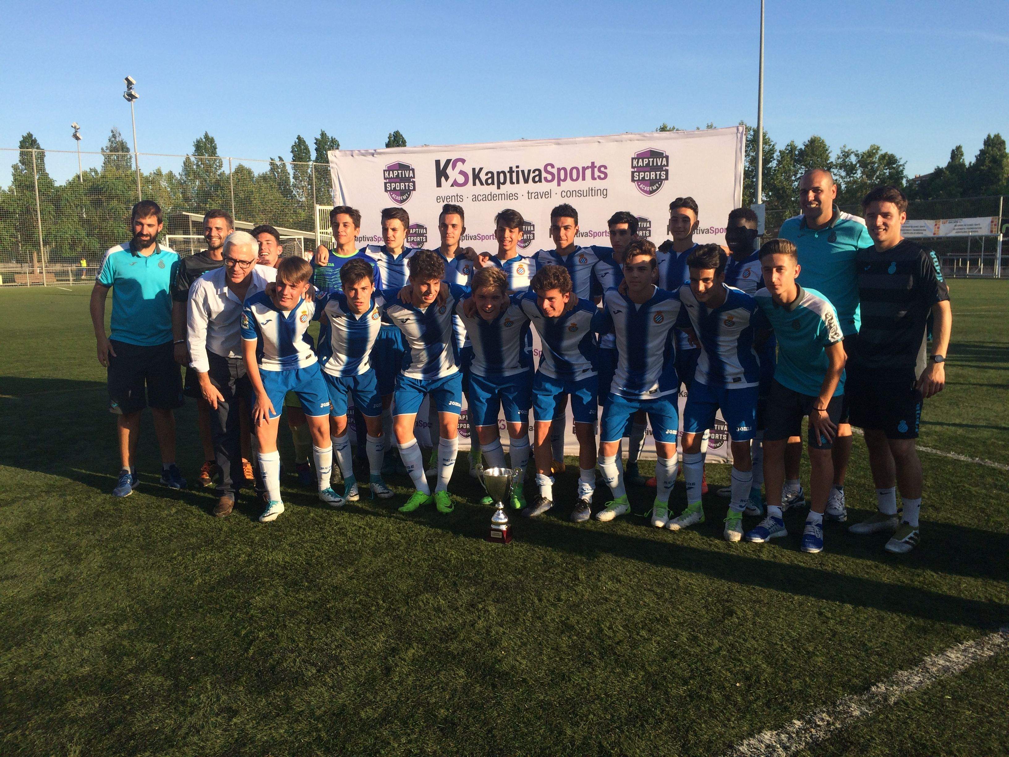 El cadet B del RCD Espanyol, campió del 34è Torneig Ciutat de Sant Cugat-12è Memorial Jaume Tubau. FOTO: Àlex López Puig