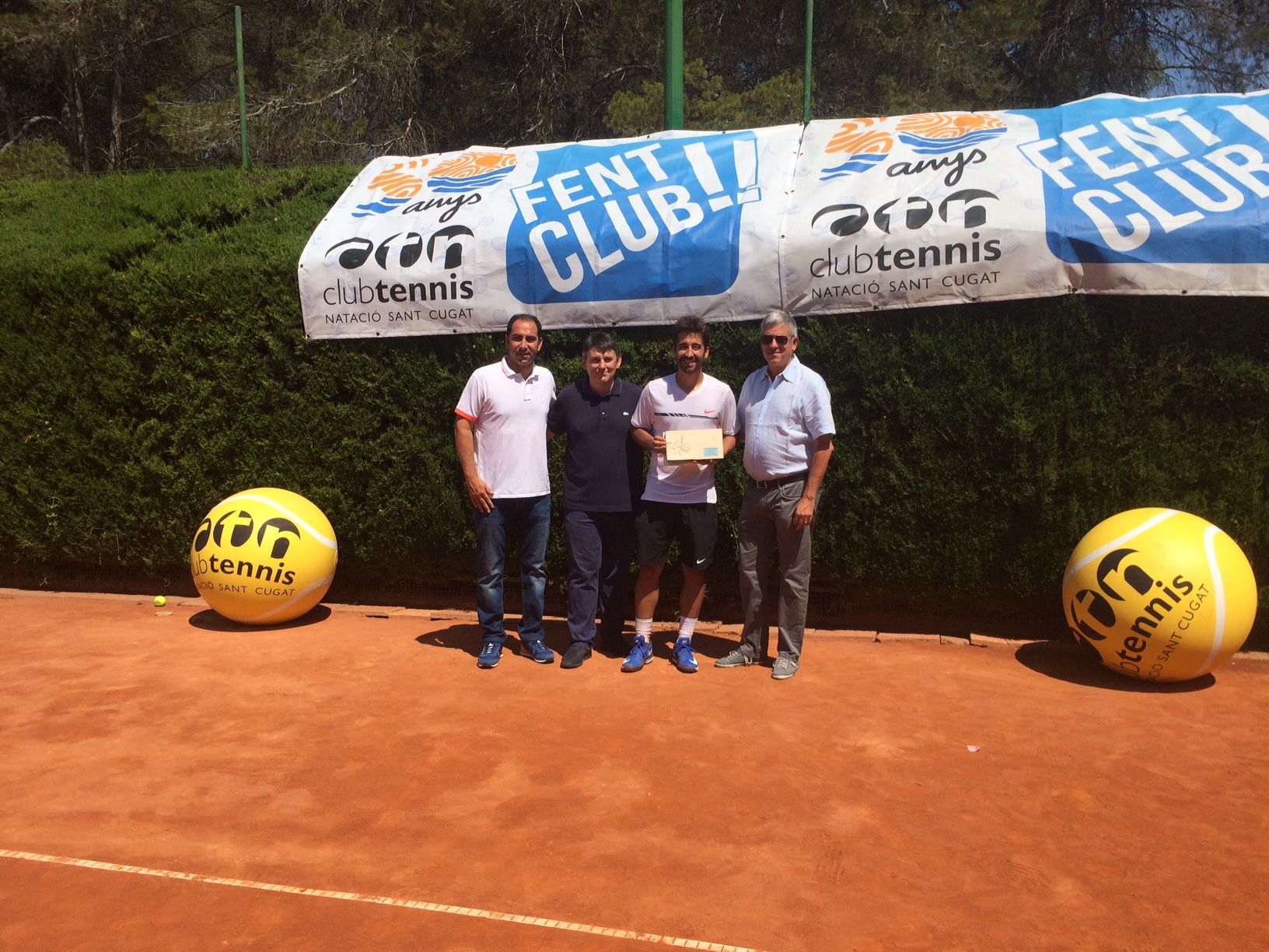 Marc López i Toni Lloret, a la dreta de López a la imatge, en l'acte. FOTO: Àlex López Puig 