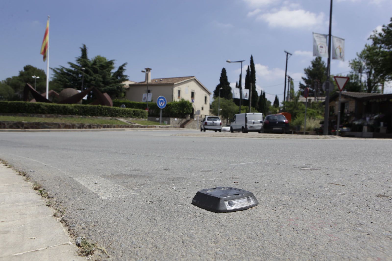 Un dels senyals lluminosos de Valldoreix, a la plaça de Can Cadena FOTO: Artur Ribera