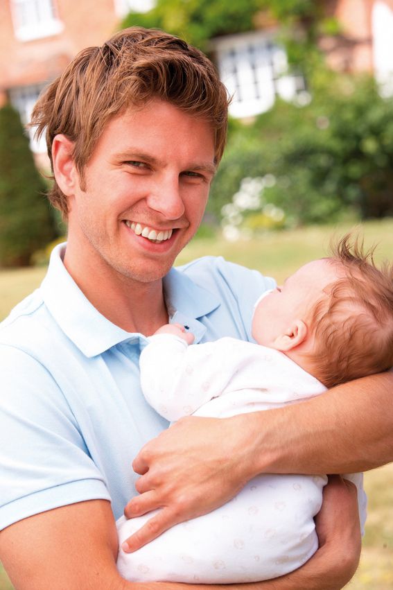 Es pretén que hi hagi igualtat entre el pare i la mare a l'hora d'imposar l'ordre dels cognoms