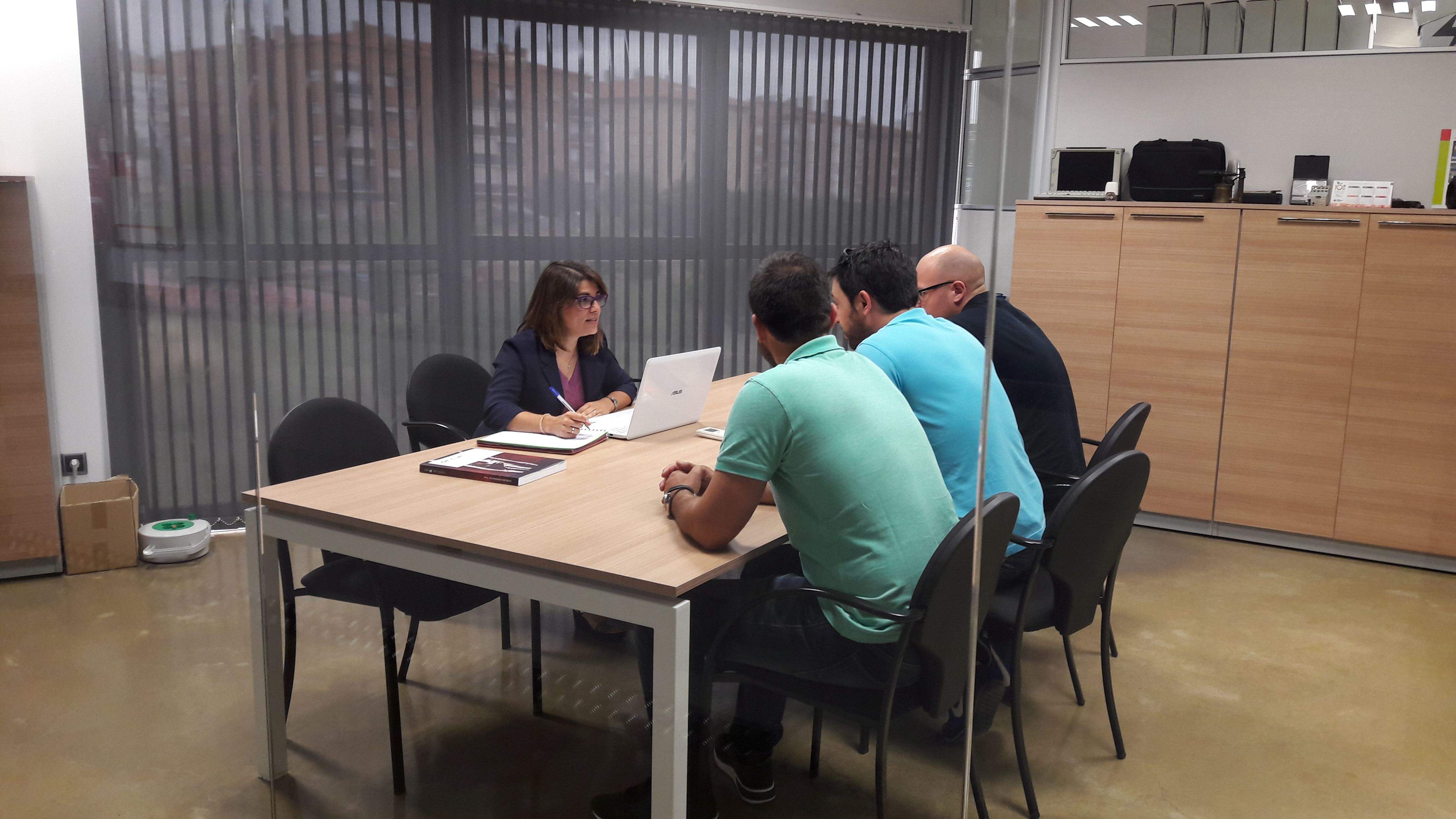 Una de les sessions que realitza la psicòloga de Panta Rei Gisela Llobet FOTO: Cedida